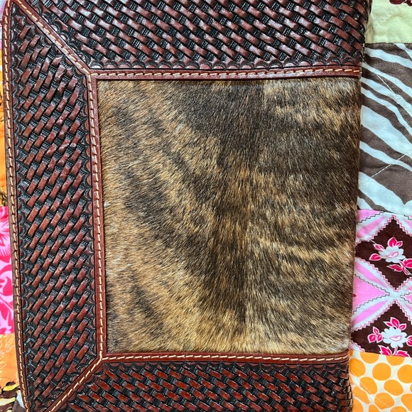 Embossed leather book cover with cross - Picture 7 of 8